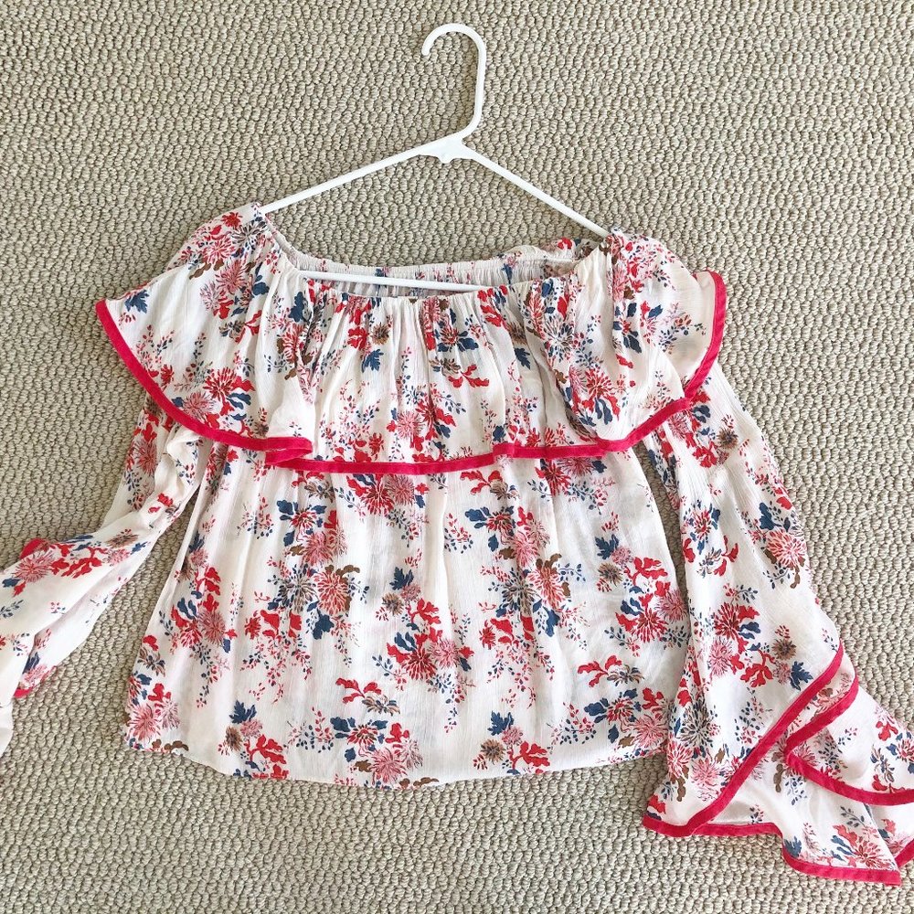 Flared sleeve floral top
